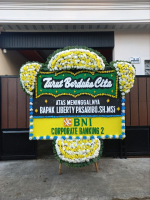 Papan Bunga Duka di Pajar Bulan
