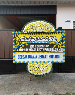 Papan Bunga Duka di Pajar Bulan