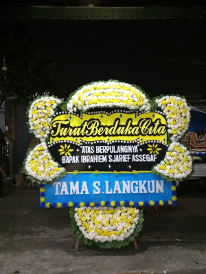 Papan Bunga Duka di Pajar Bulan