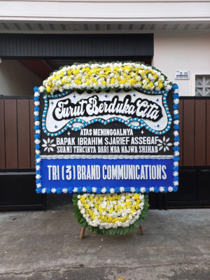 Papan Bunga Duka di Pajar Bulan